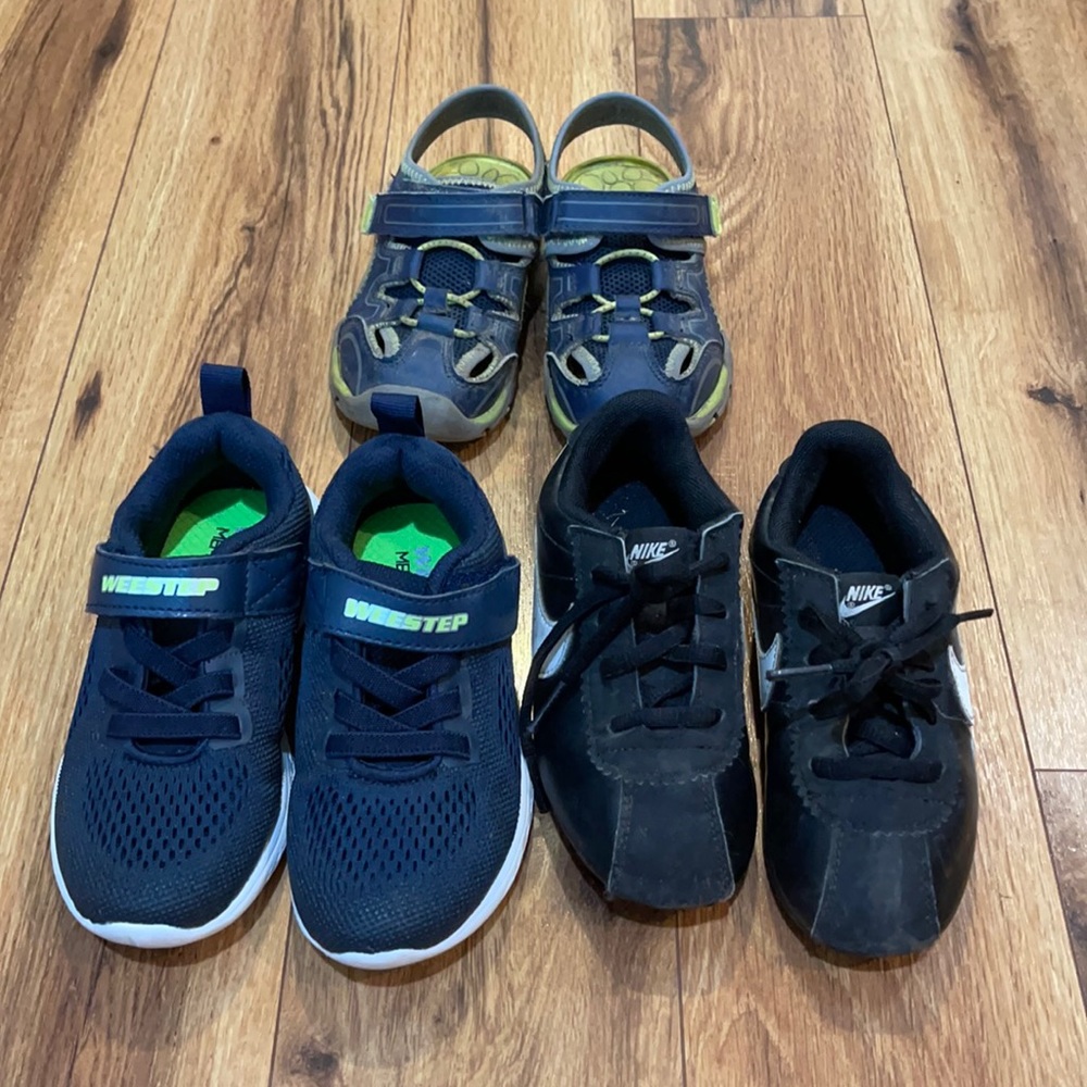 Boys Two sneakers + free scandals